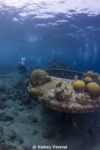 Tugboat dive site - Curacao by Rickey Ferand 